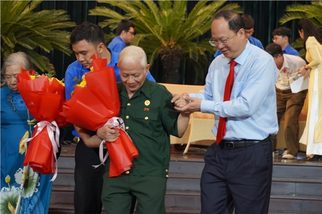 TP.HCM gặp gỡ tri ân 120 người có công tiêu biểu (25/7/2023)